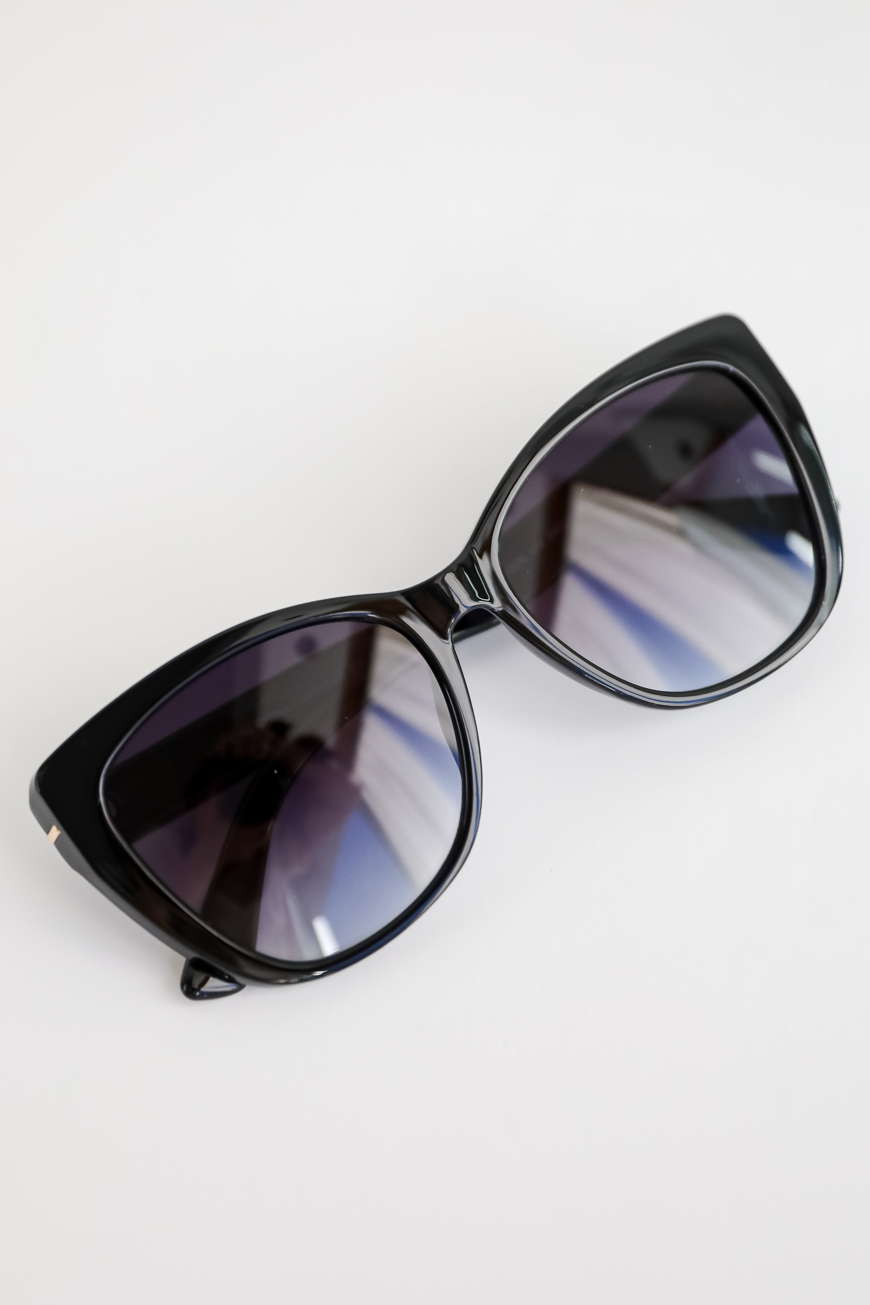 Trendsetting Take Black Cat Eye Sunglasses