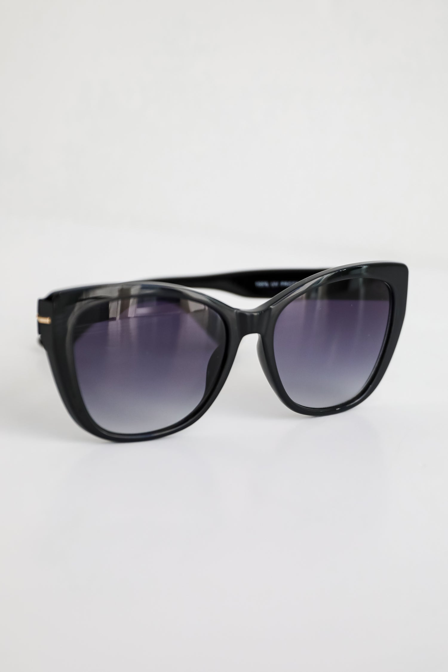 Trendsetting Take Black Cat Eye Sunglasses