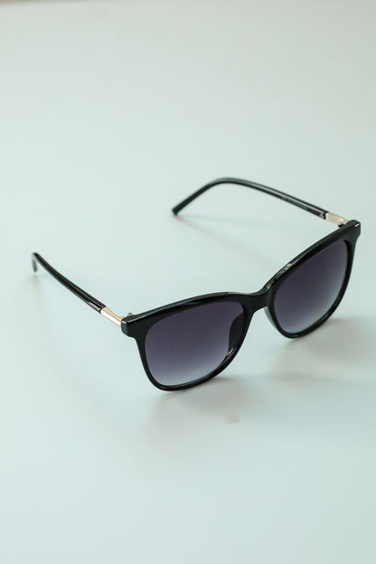 Trendsetting Take Black Square Sunglasses