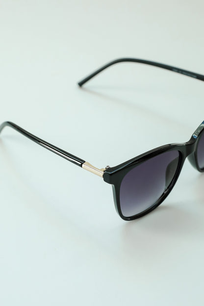 Trendsetting Take Black Round Sunglasses