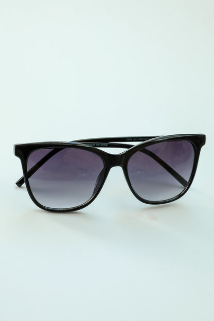 Trendsetting Take Black Round Sunglasses