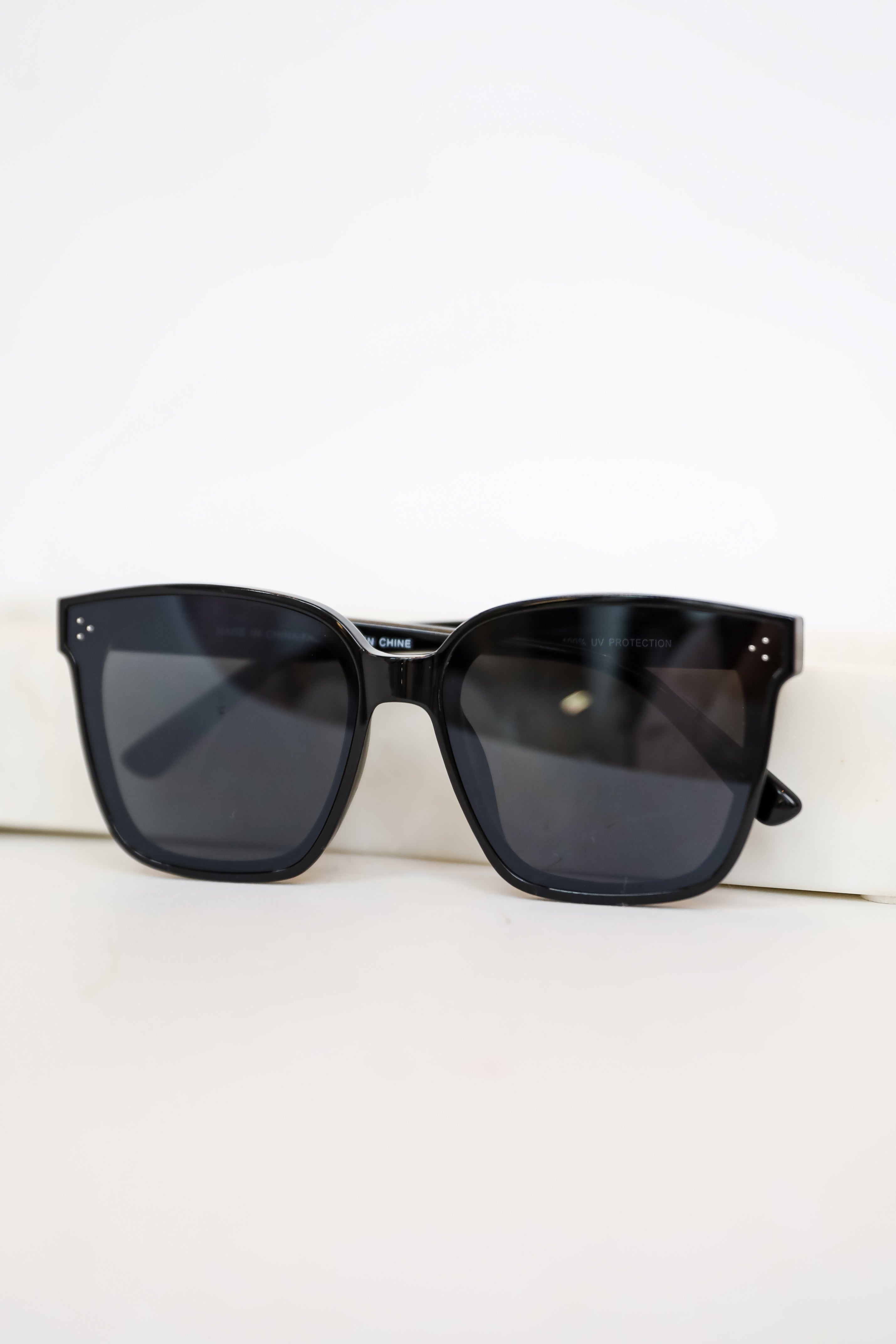 Iconic View Black Square Sunglasses