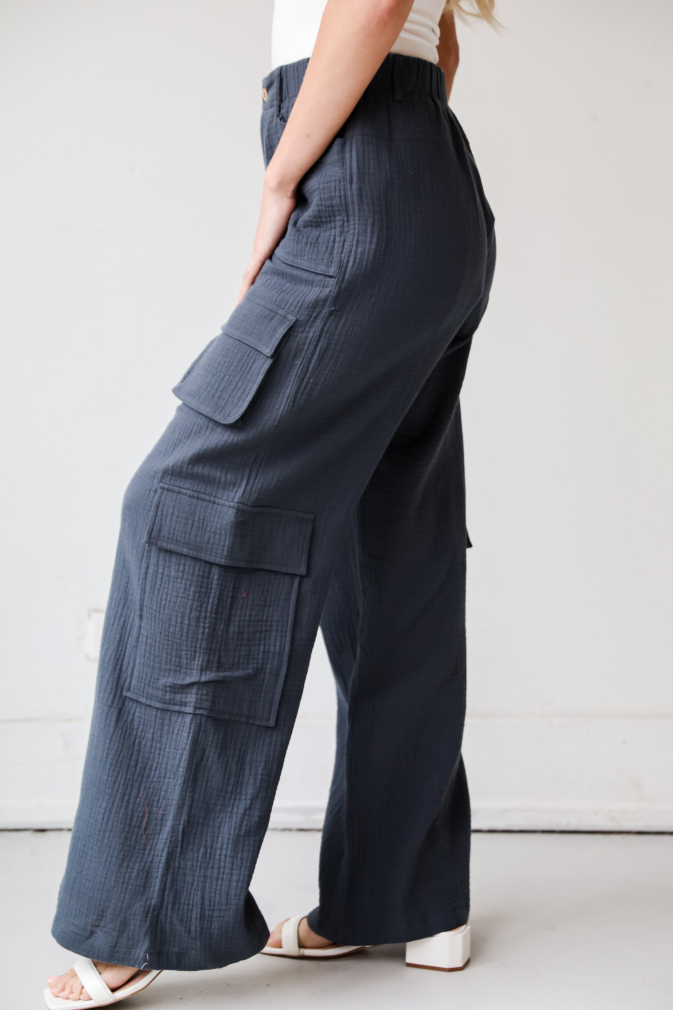 Trendsetting Impact Charcoal Linen Cargo Pants. High waisted cargo pants for spring. casual pants for women. wide leg pants. boutique