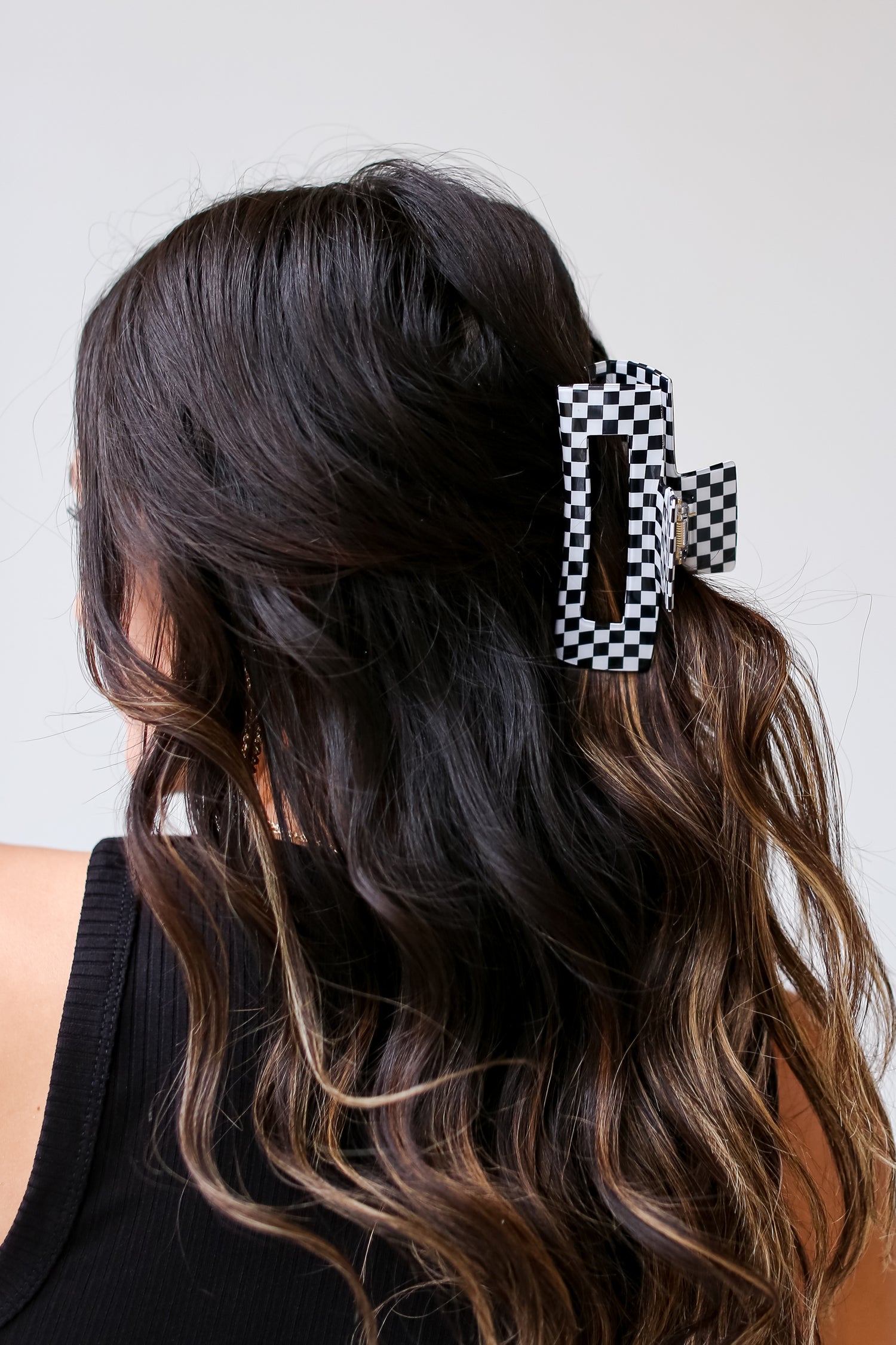 black Acrylic Checkered Claw Hair Clip on dress up model