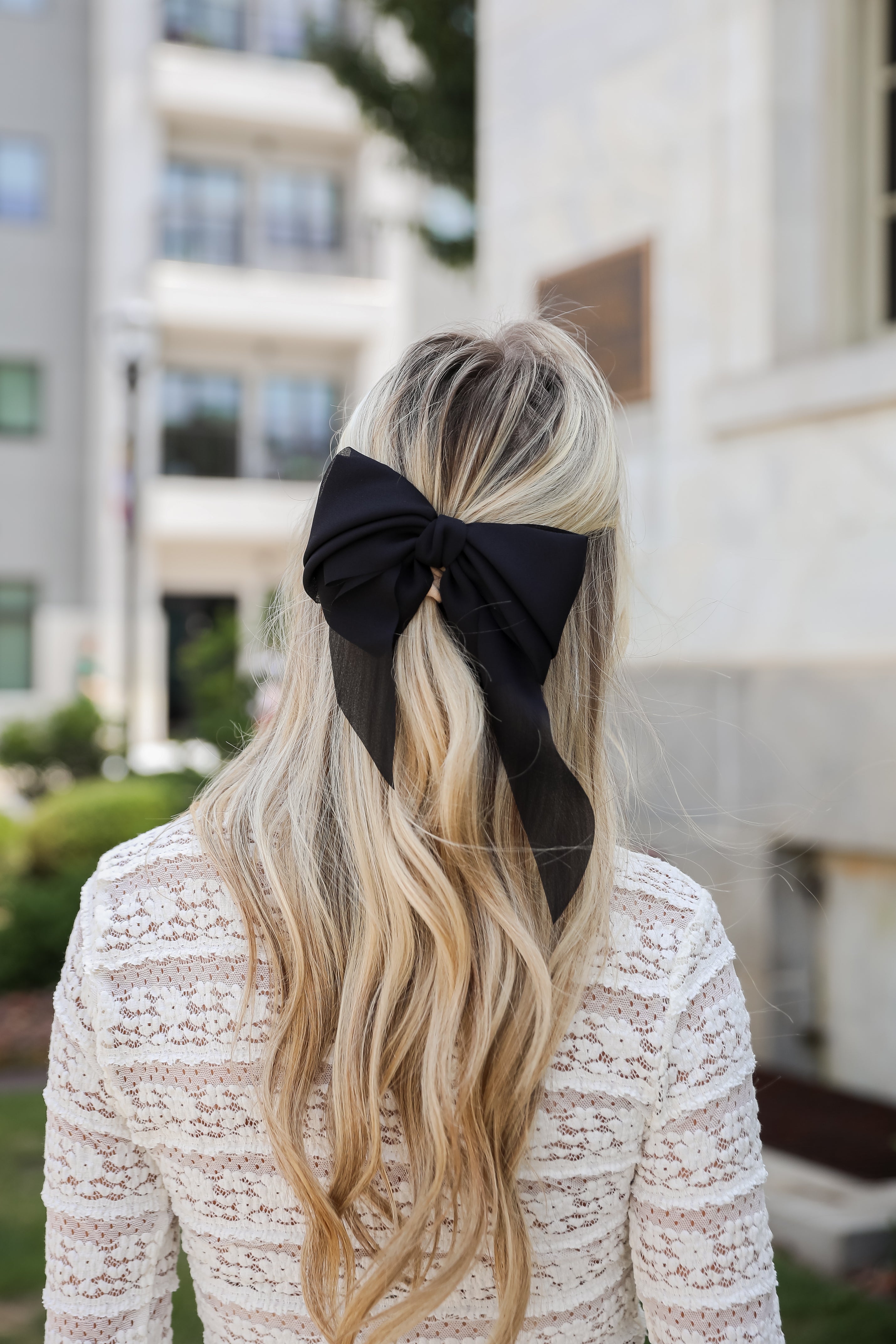 Luxe Poise Bow Hair Clip