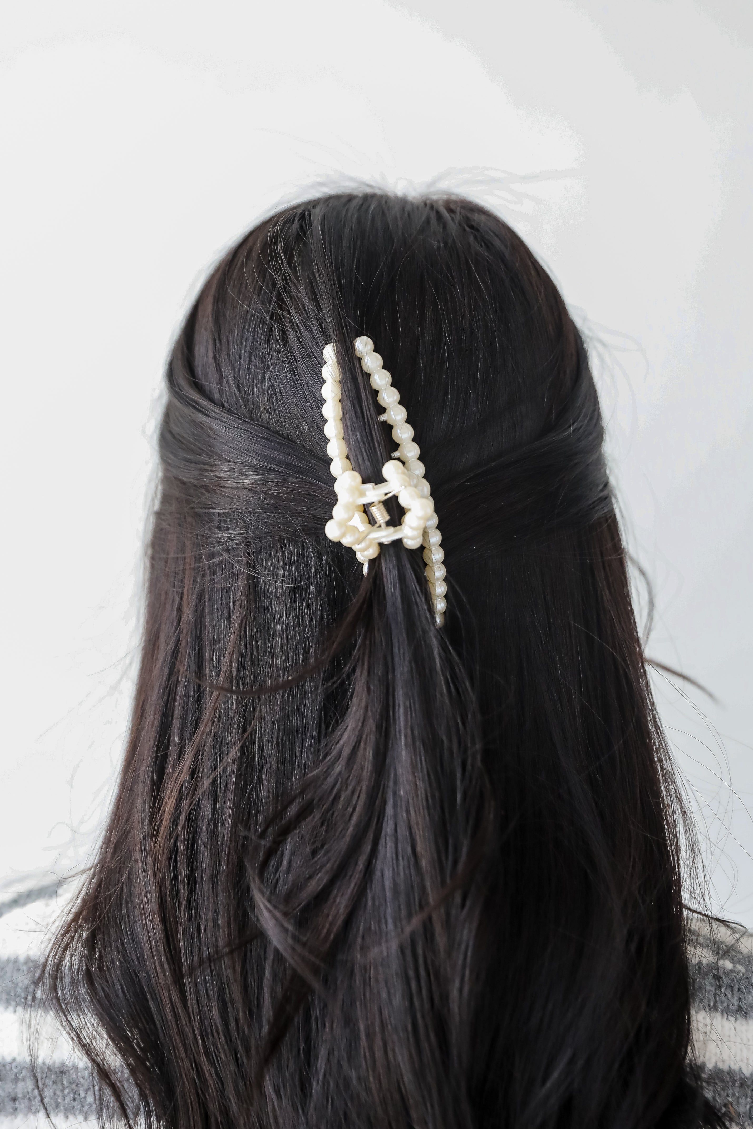 Posh Brilliance White Pearl Claw Hair Clip