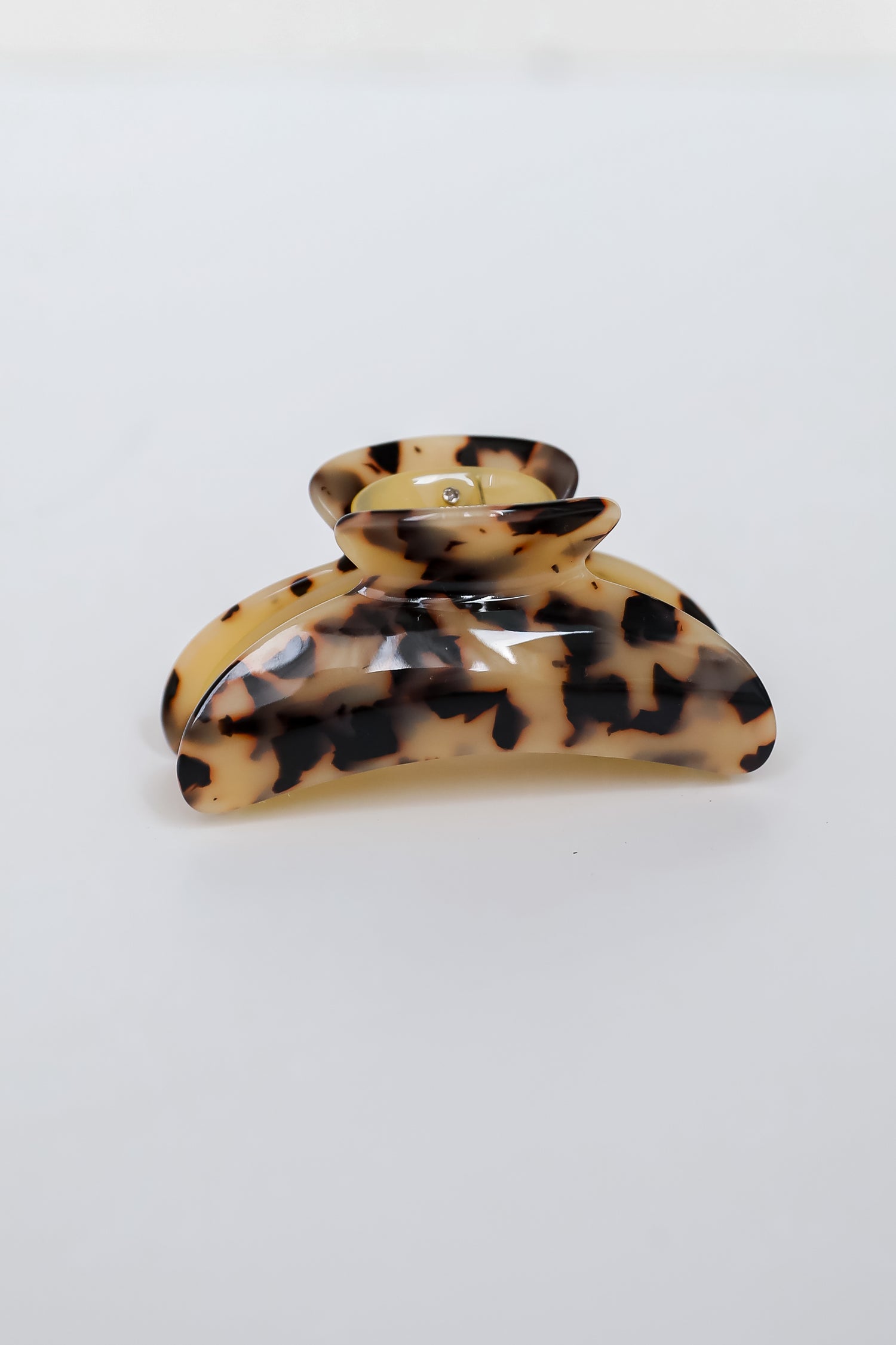 Elevated Touch Tortoise Acrylic Claw Hair Clip