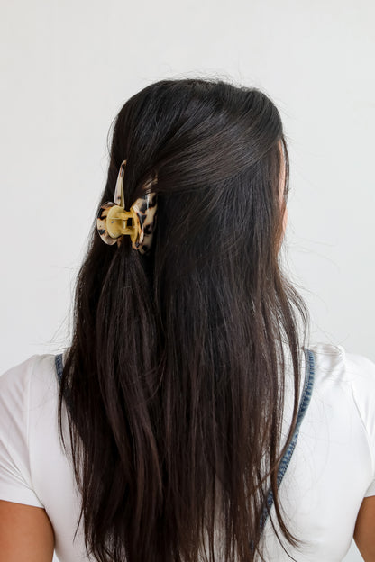 Elevated Touch Tortoise Acrylic Claw Hair Clip